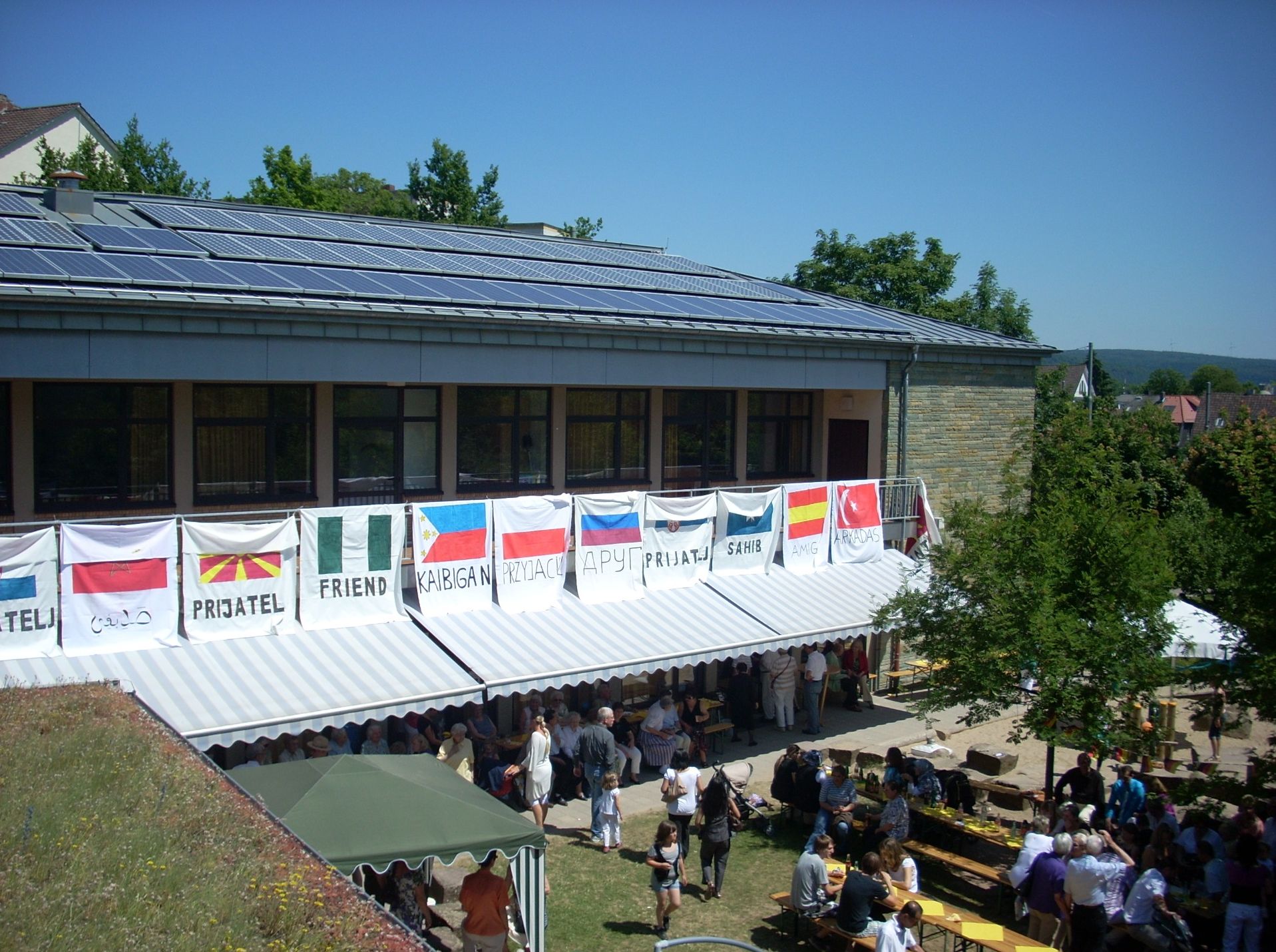 Solarzellen auf dem Dach des Pfarrheims St. Martin